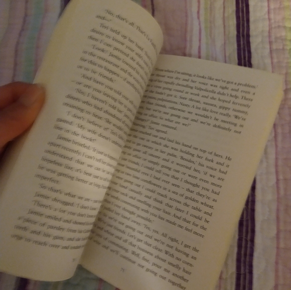 Let's Meet on Platform 8 by Carole Matthews Paperback Book - Picture 3 of 6